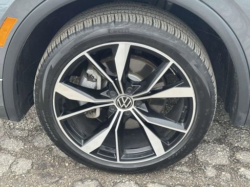 Certified 2024 Volkswagen Tiguan SEL R-Line image 9