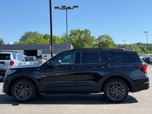 Certified 2025 Ford Explorer ST-Line w/ ST-Line Street Pack AWD/4WD image 46