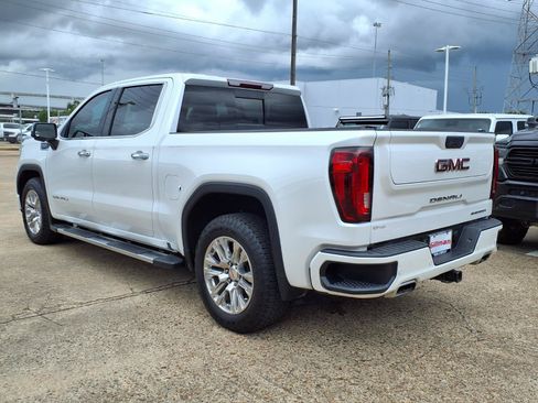 Used 2022 GMC Sierra 1500 Denali w/ Driver Alert Package II AWD/4WD image 4