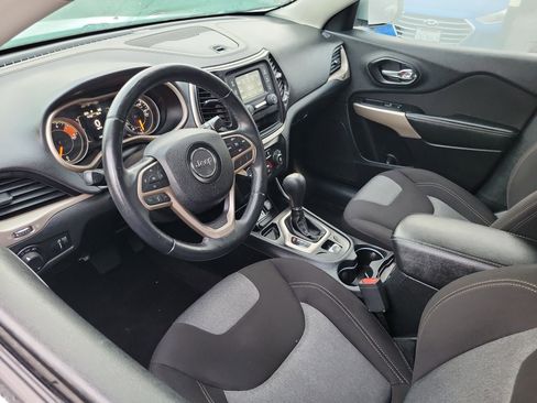 Used 2017 Jeep Cherokee Altitude image 5