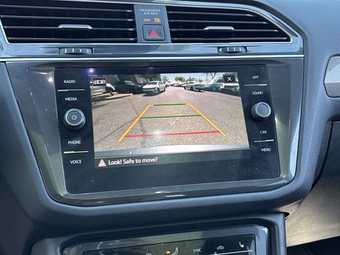 Used 2022 Volkswagen Tiguan SE w/ Panoramic Sunroof Package image 23