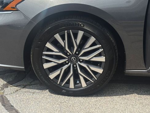 Used 2025 Nissan Altima 2.5 SV FWD image 30