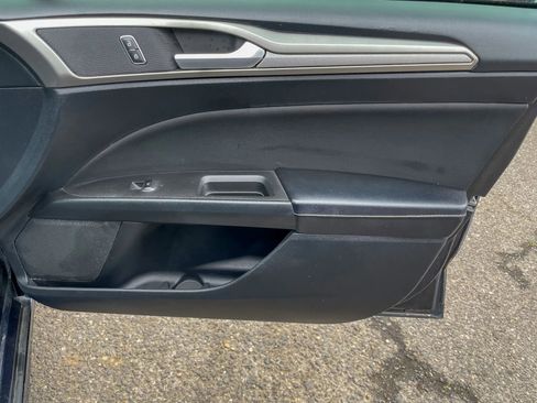 Used 2020 Ford Fusion SE FWD image 36
