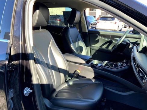 Used 2022 Lincoln Nautilus AWD w/ Premium Package image 6