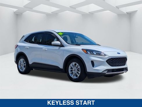Used 2020 Ford Escape SE FWD image 3