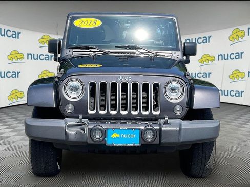Used 2018 Jeep Wrangler Unlimited Sahara AWD/4WD image 2