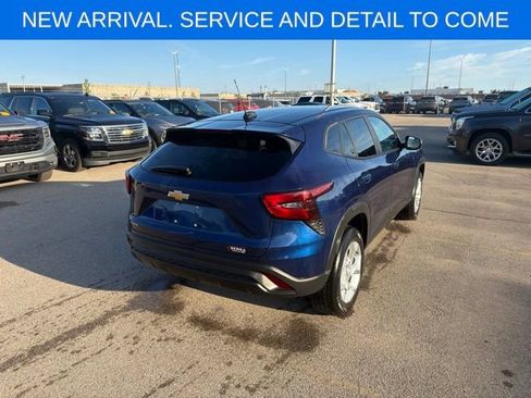 Used 2024 Chevrolet Trax LS w/ LS Convenience Package FWD image 7