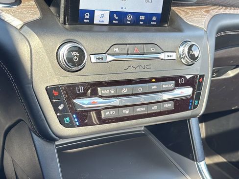 Used 2020 Ford Explorer Platinum w/ Premium Technology Package AWD/4WD image 28