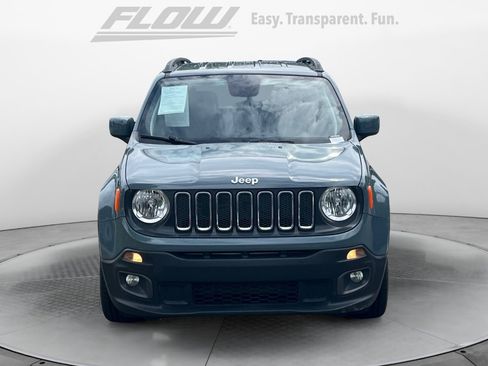 Used 2018 Jeep Renegade Latitude FWD image 3