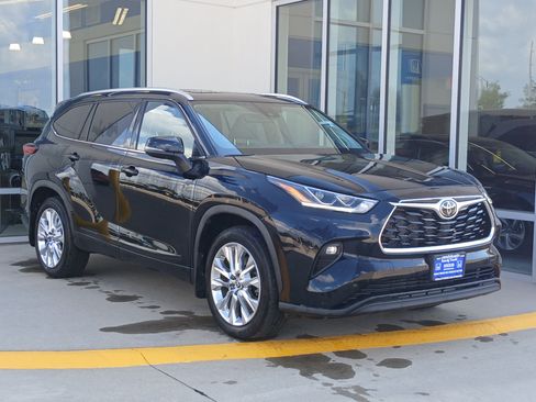 Used 2023 Toyota Highlander Limited AWD/4WD image 5