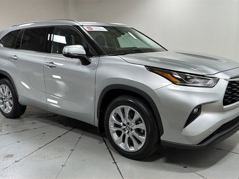 Used 2023 Toyota Highlander Limited image 3