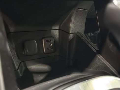 Used 2017 Chevrolet Volt Premier w/ Driver Confidence II Package FWD image 31
