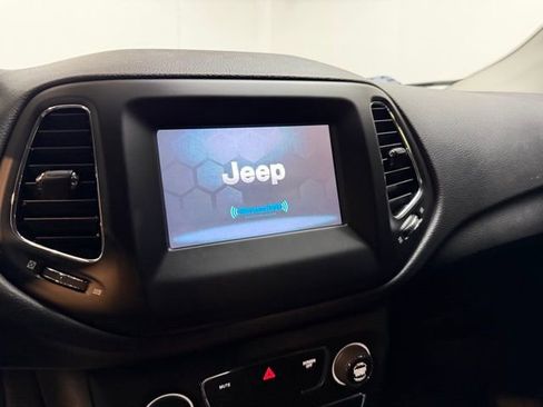Used 2019 Jeep Compass Latitude image 22