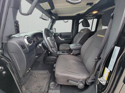 Used 2015 Jeep Wrangler Unlimited Sahara w/ Connectivity Group image 11