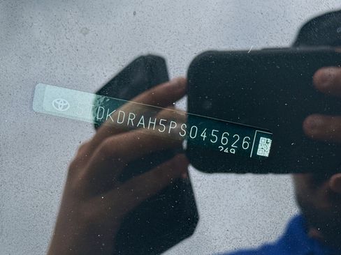 Used 2023 Toyota Highlander L image 37