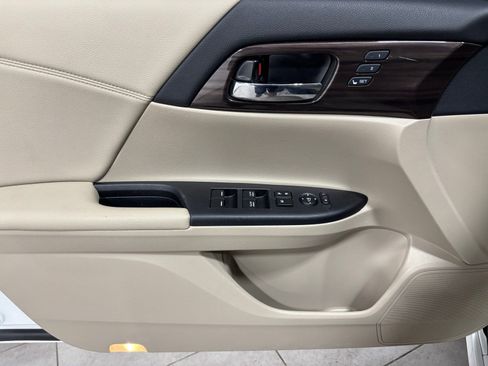 Used 2017 Honda Accord Touring image 18