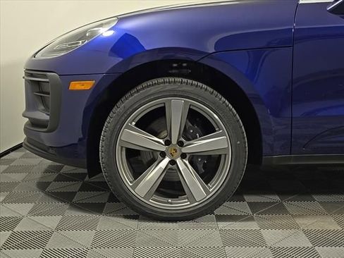 Certified 2025 Porsche Macan image 11