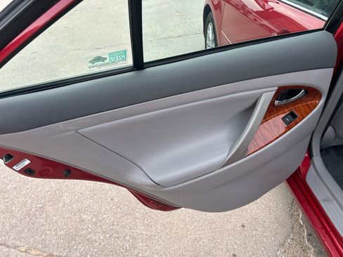 Used 2011 Toyota Camry Hybrid image 11