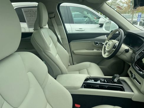Used 2025 Volvo XC90 B5 Core w/ Protection Package Premier AWD/4WD image 2