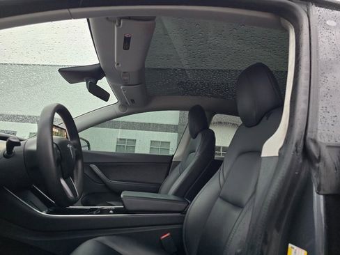 Used 2020 Tesla Model Y Long Range image 18
