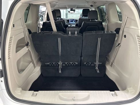 Used 2024 Chrysler Pacifica Touring-L image 30