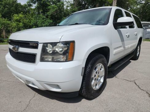 Used 2008 Chevrolet Suburban LT w/ LT Preferred Equipment Group RWD image 3