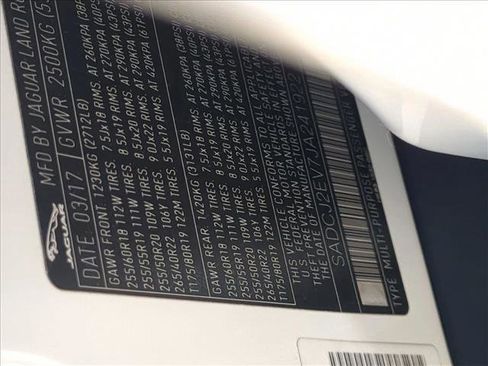 Used 2018 Jaguar F-PACE Premium image 24