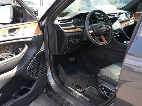 Used 2022 Jeep Grand Cherokee L Summit AWD/4WD image 13