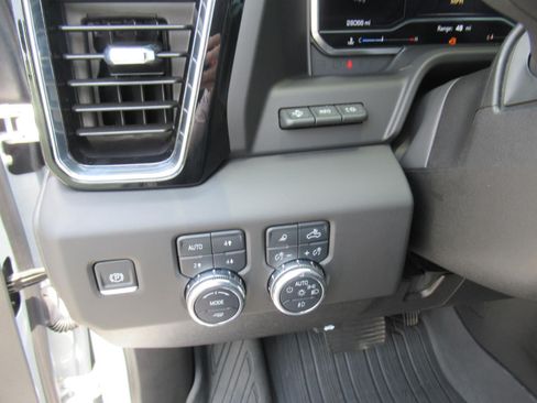 Used 2025 GMC Sierra 2500 Denali w/ Denali Reserve Package AWD/4WD image 17