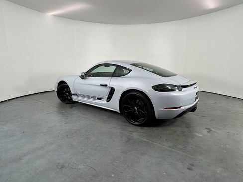 Used 2024 Porsche 718 Cayman RWD image 3