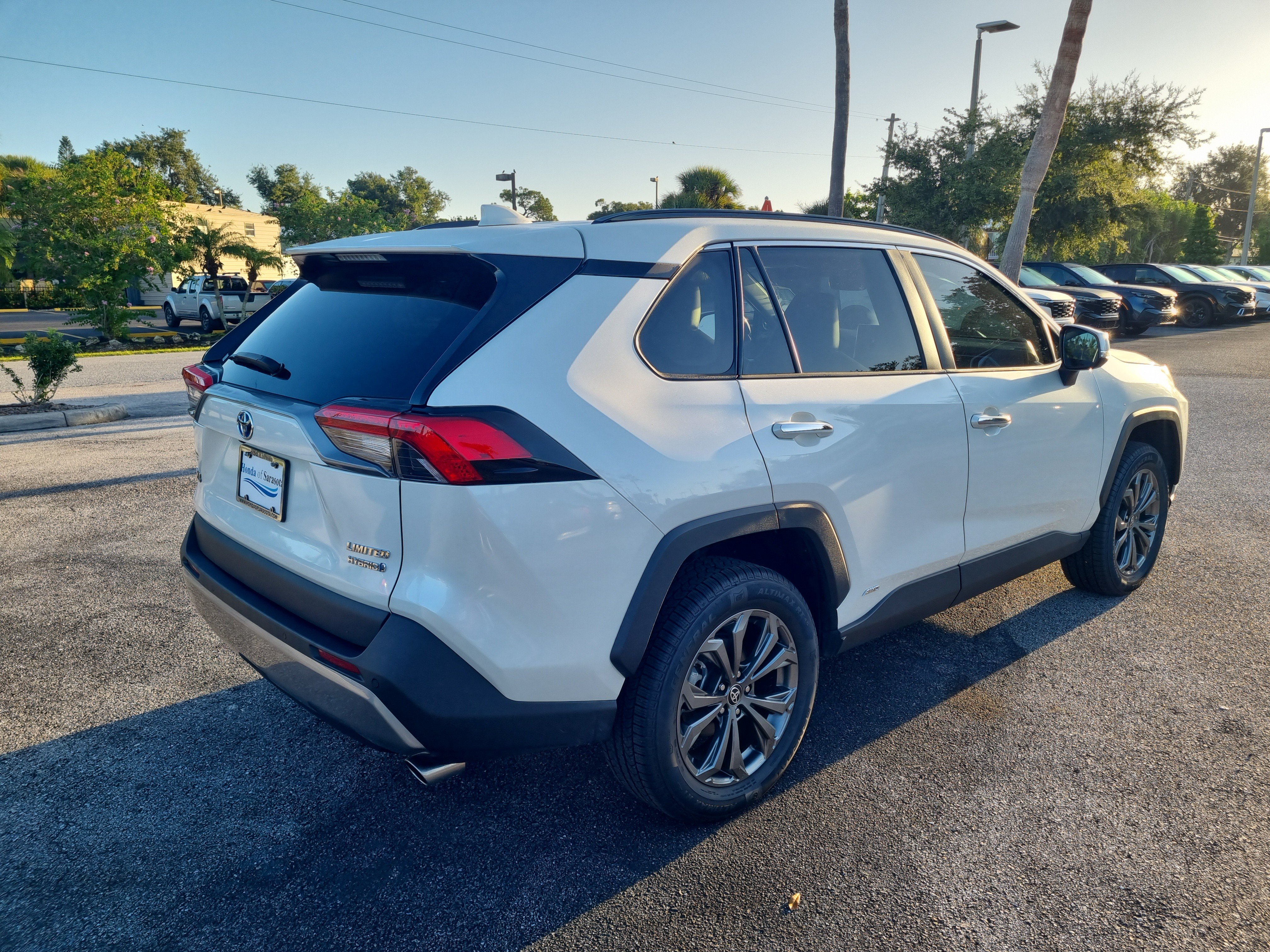 Used 2022 Toyota RAV4 Limited AWD/4WD image 7