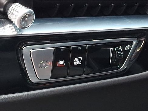 Certified 2024 Cadillac Lyriq Luxury AWD/4WD image 33
