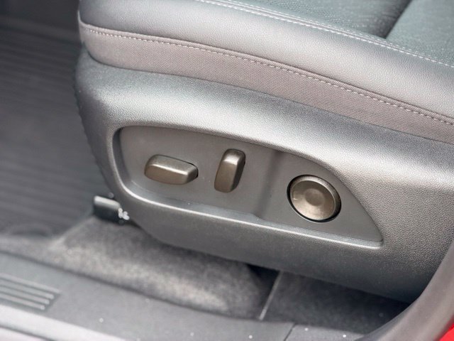 Used 2026 Chevrolet Equinox LT w/ Convenience Package II FWD image 8