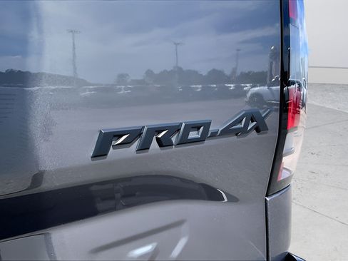 Used 2024 Nissan Frontier PRO-4X AWD/4WD image 31