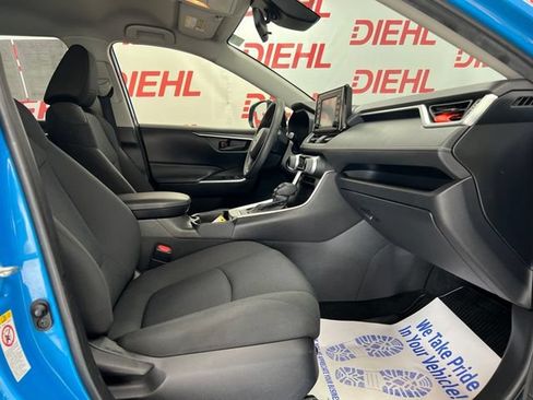 Used 2019 Toyota RAV4 LE w/ All Weather Liner Package FWD image 12