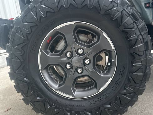 Used 2021 Jeep Gladiator Rubicon AWD/4WD image 24