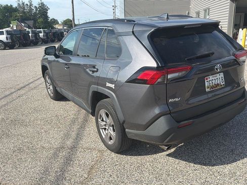 Used 2022 Toyota RAV4 XLE AWD/4WD image 2