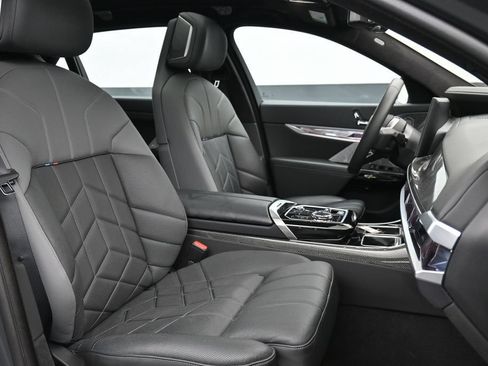 Used 2023 BMW i7 xDrive60 AWD/4WD image 27