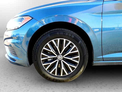 Used 2021 Volkswagen Jetta SE w/ SE Cold Weather Package image 11