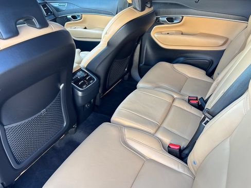 Certified 2024 Volvo XC90 B6 Ultimate AWD/4WD image 5