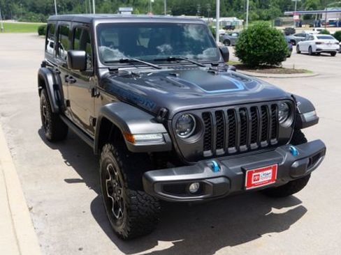 Used 2023 Jeep Wrangler Unlimited Rubicon 4xe w/ Cold Weather Group AWD/4WD image 7