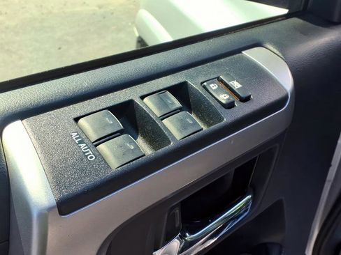 Used 2019 Toyota 4Runner SR5 Premium AWD/4WD image 18