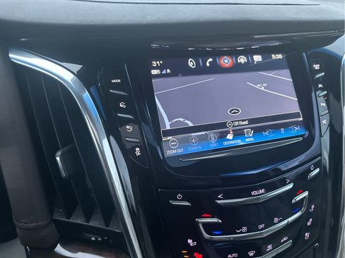 Used 2017 Cadillac Escalade Luxury image 8