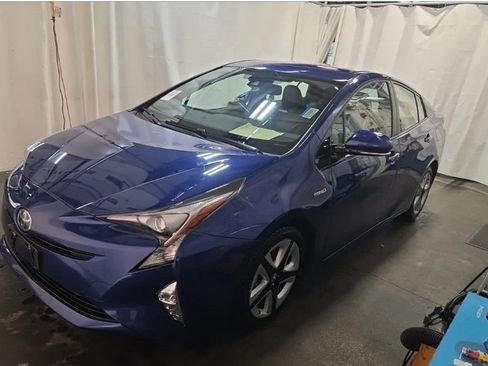 Used 2017 Toyota Prius Four Touring FWD image 1