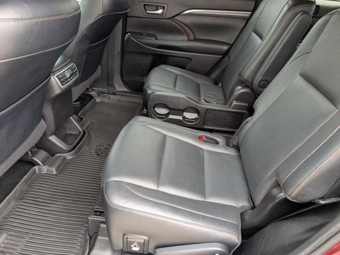Used 2019 Toyota Highlander Limited Platinum AWD/4WD image 11