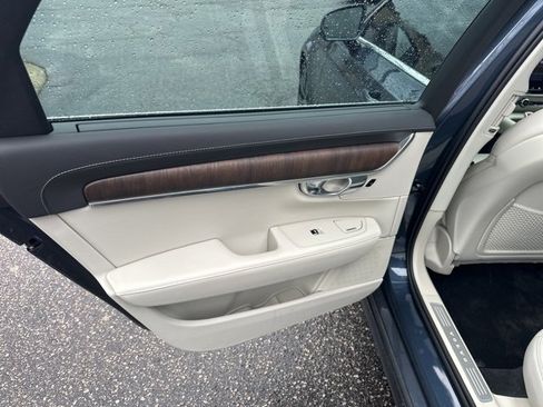 Used 2022 Volvo S90 B6 Inscription image 10