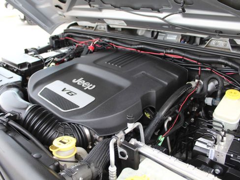 Used 2014 Jeep Wrangler Rubicon w/ Power Convenience Group image 37