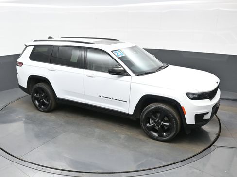 Used 2023 Jeep Grand Cherokee L Laredo image 40