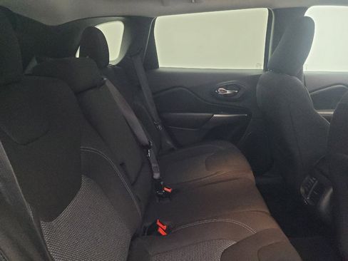 Used 2020 Jeep Cherokee Latitude AWD/4WD image 19