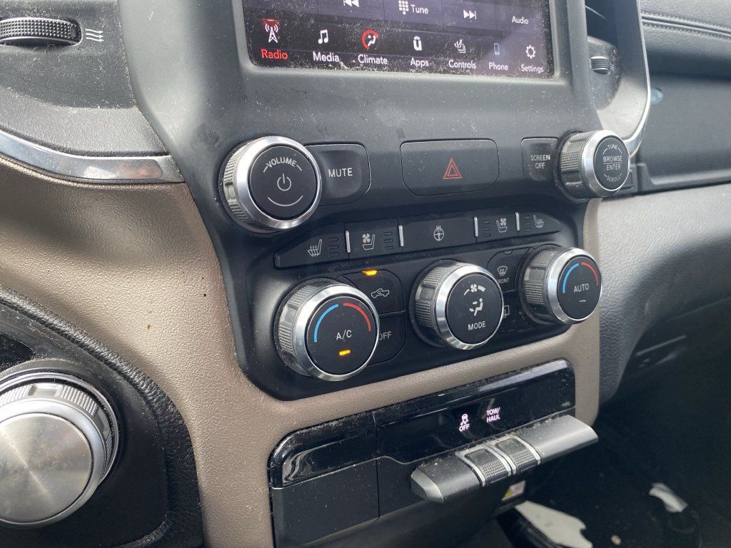 Used 2019 RAM 1500 Laramie AWD/4WD image 4